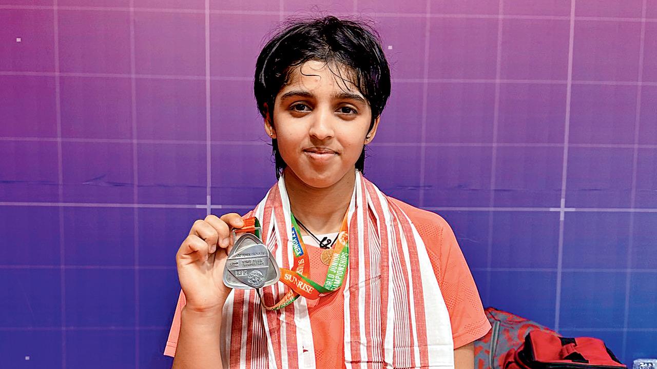 Shuttlers Tanvi, Unnati, Srikanth storm into semis