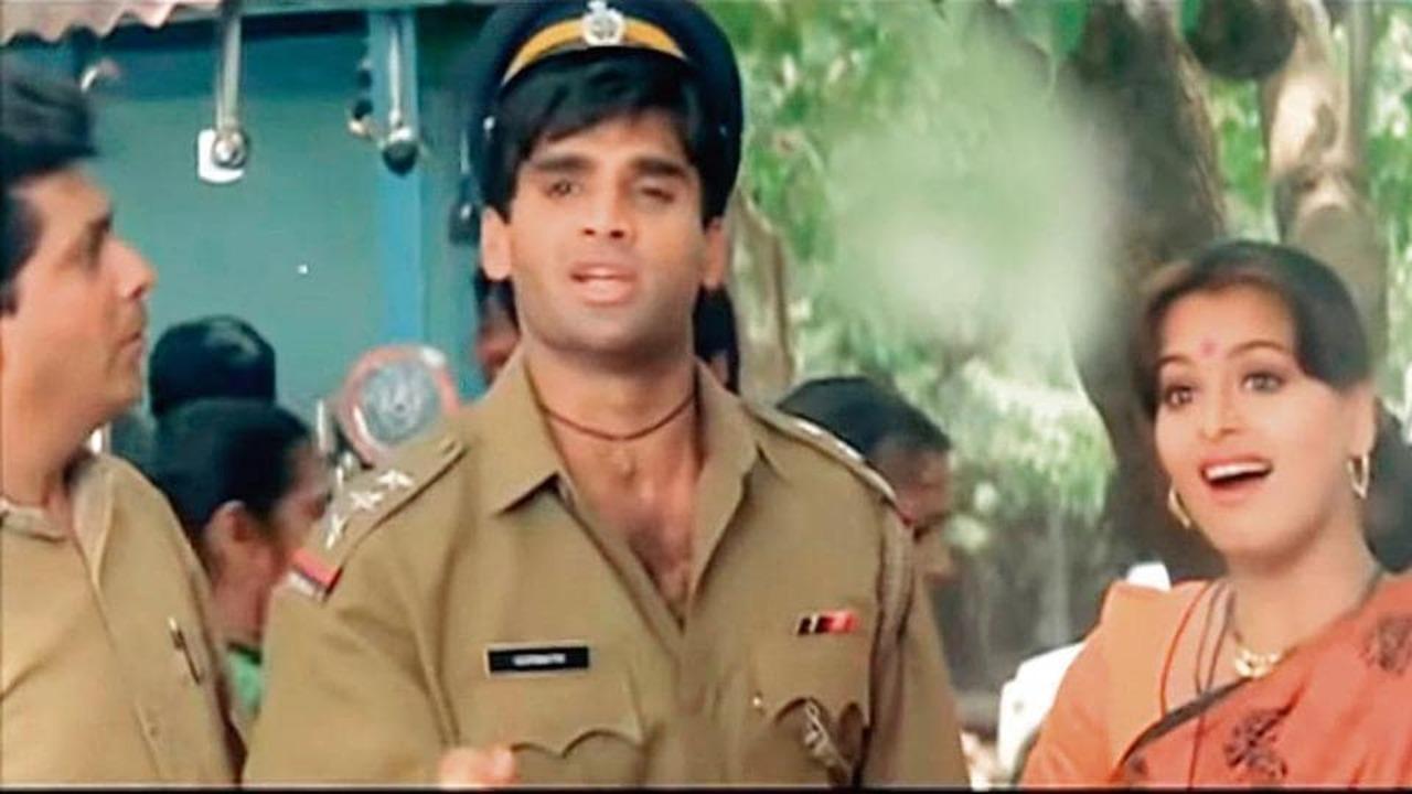 Gopi Kishan
Shilpa played the character of Chanda Choudhary, who is the wife of Suniel Shetty's character as Head Constable Gopinath 