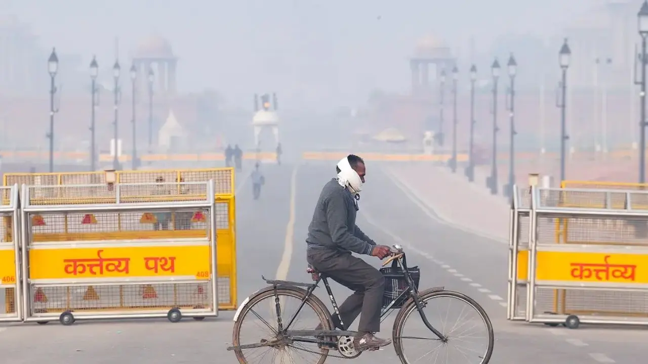 Delhi air quality stays ‘very poor’ for consecutive 15th day