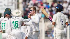 South Africa beat India by 30 runs in first Test at Kolkata; Harmer shines