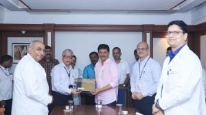 IN PHOTOS: Minister reviews cancer services, enhances support through MPJAY