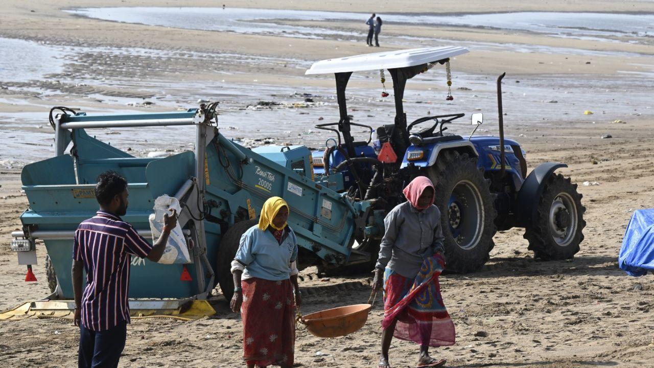 The weather department’s latest forecast indicates that Thane and Palghar districts are also likely to receive light to moderate rain, while Raigad may experience slightly heavier showers