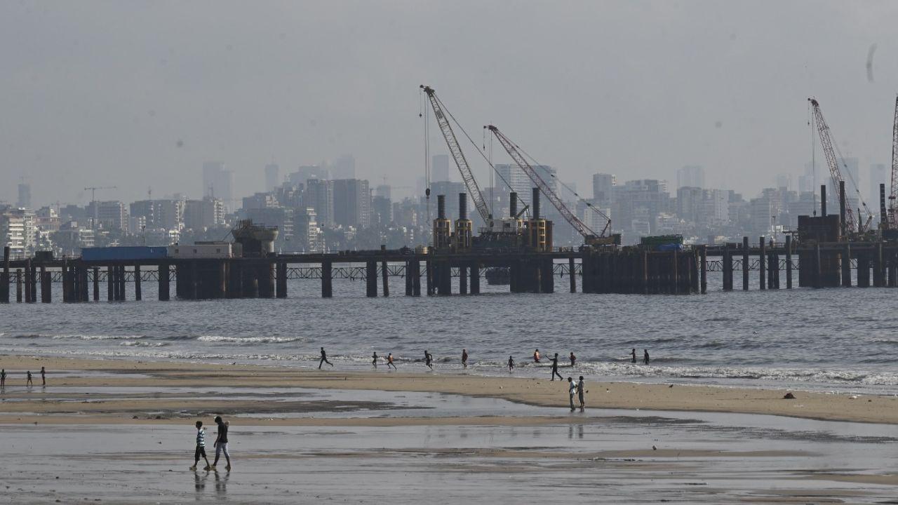 The IMD has predicted that Mumbai will continue to experience mild rainfall over the next few days, along with cloudy conditions in several parts of the city