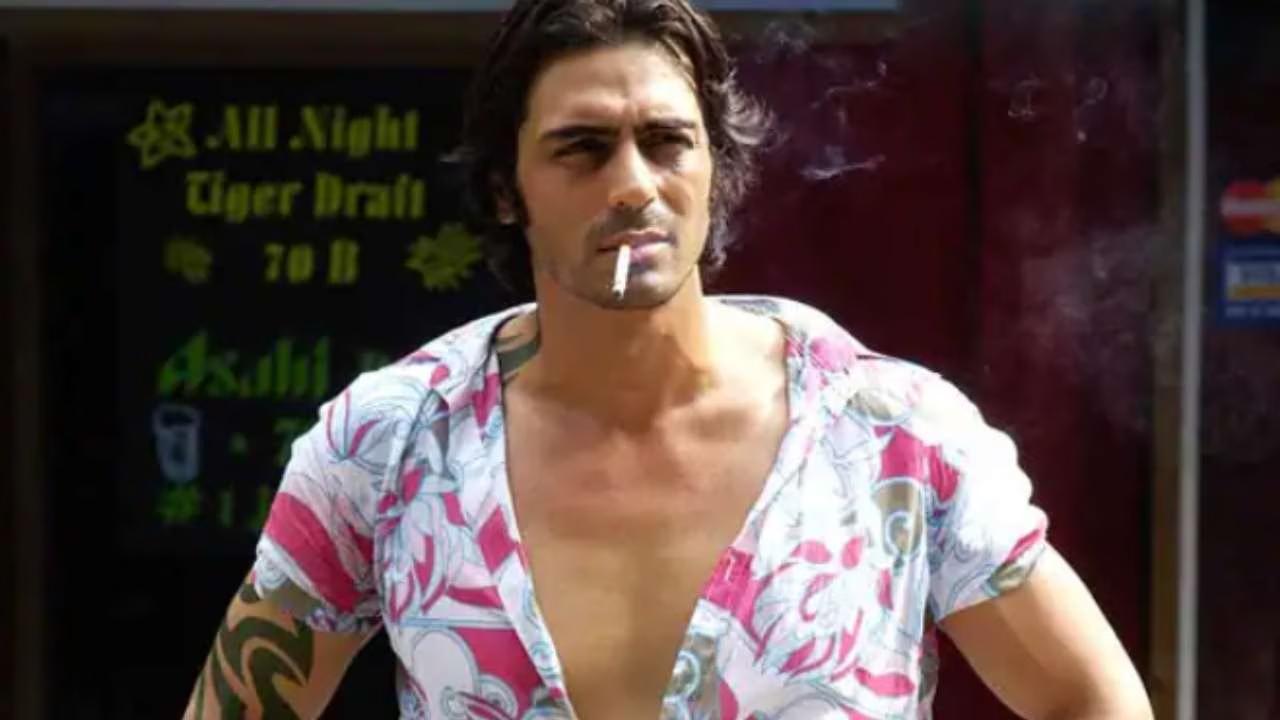 Arjun Rampal played the first negative character of his career in the 2005 action-thriller Ek Ajnabee. Directed by Apoorva Lakhia, it also starred Amitabh Bachchan.