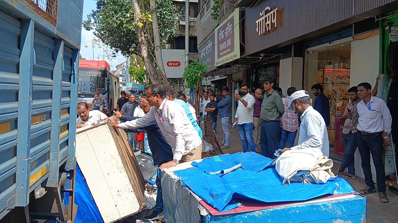 BMC conducts anti-encroachment drive at Colaba Causeway, removes 67 illegal hawkers