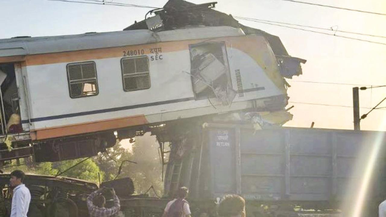 The railway administration immediately launched relief and rescue operations. The injured persons were being provided with proper medical treatment at nearby hospitals, it added