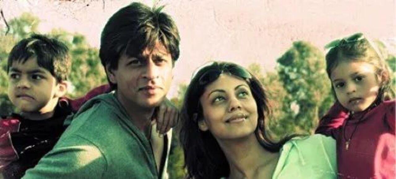 Suhana and Aryan look too cute in this picture with Shah Rukh and mother Gauri Khan.