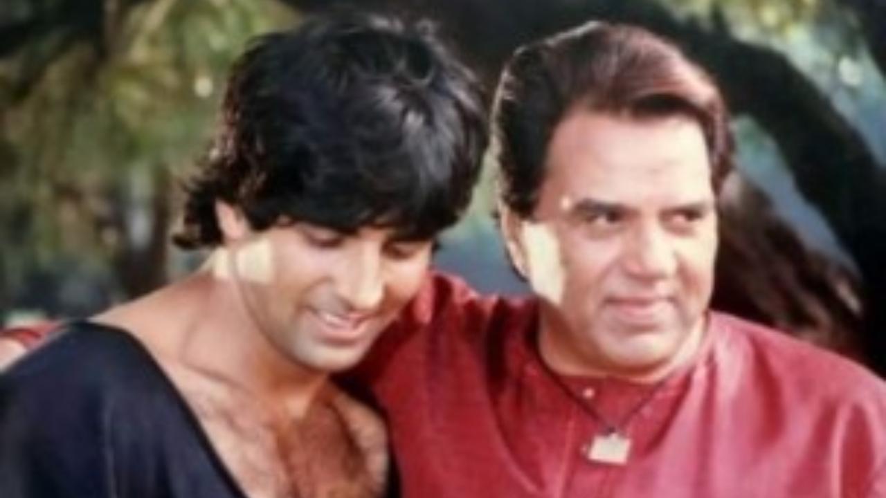 Akshay Kumar pays tribute to Dharmendra: `You`ll live on through your films`