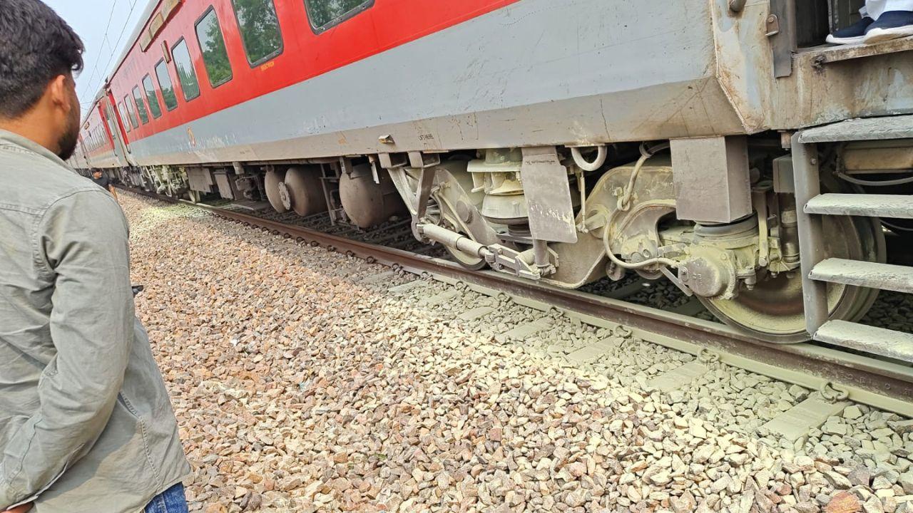 Rajasthan: Garib Rath Express halted near Alwar after smoke detected from wheels