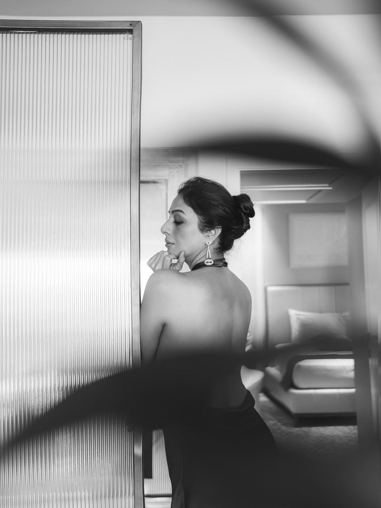 Tabu slays in this backless halter-neck gown proving that bold and beautiful can go hand-in-hand.