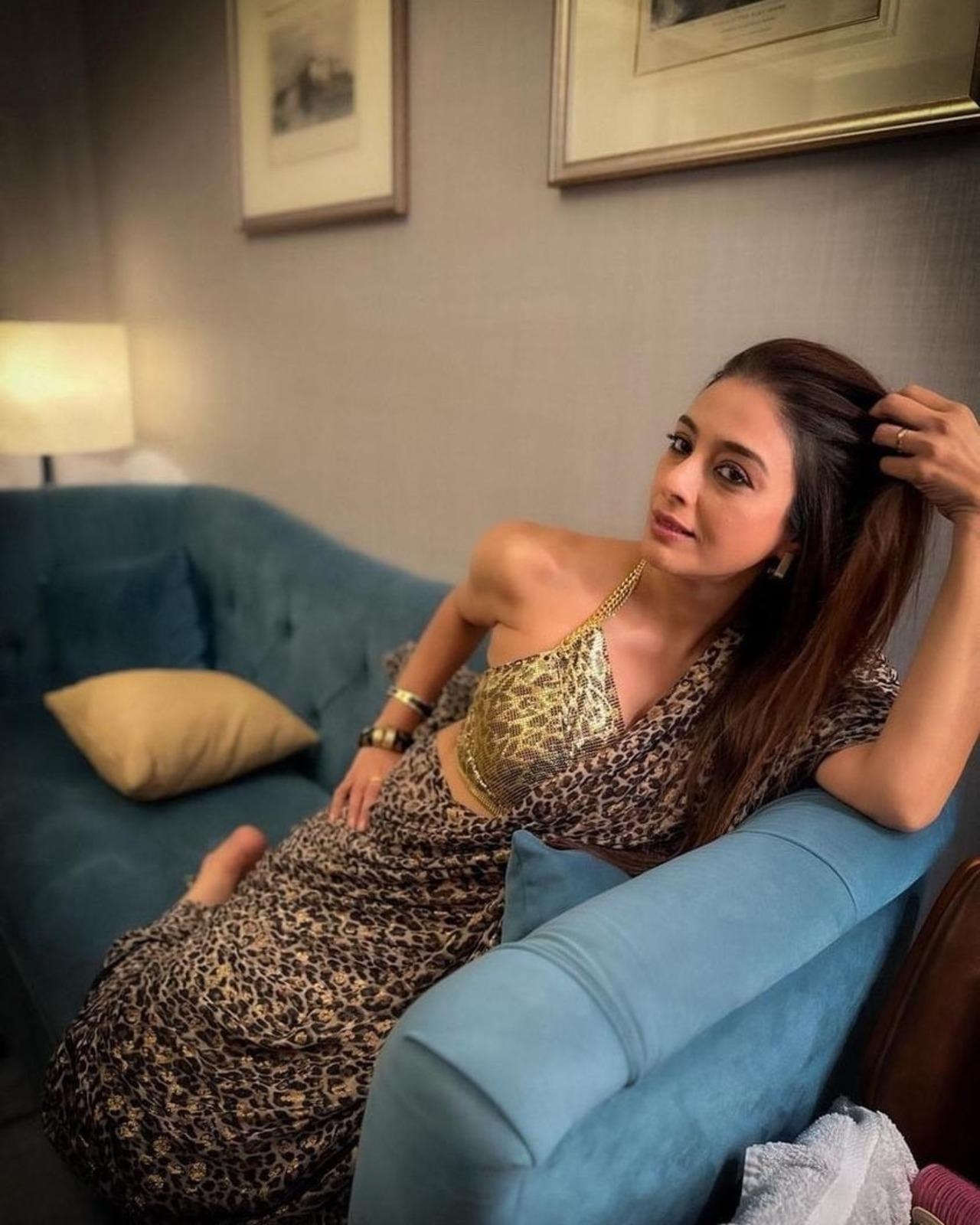 An animal print saree and a sleeveless blouse, Tabu shows how to create a bomb look in this one.