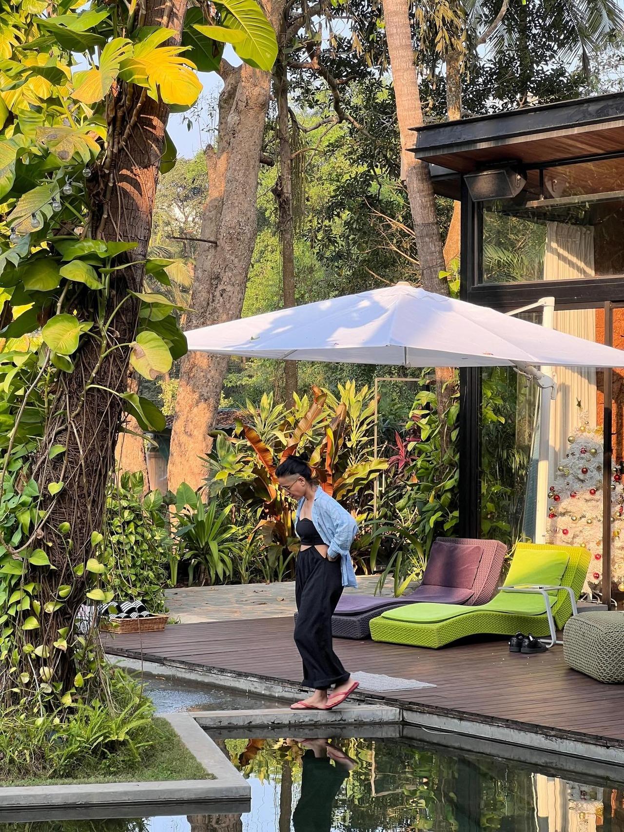 <p>Tillotama was seen taking a walk by the pool dressed in a black bralette paired with a denim jacket and black pants.</p>