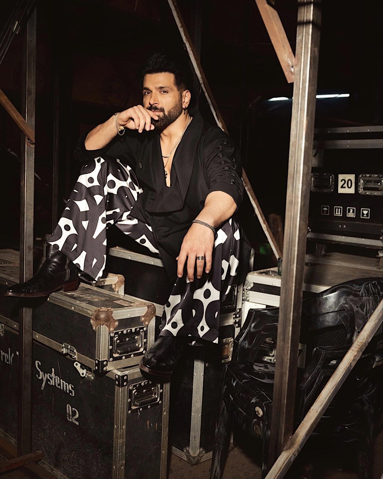 Who says only the top wear can be printed? Rithvik strikes the perfect balance, pairing this plain black shirt with oversized black and white printed pants. 