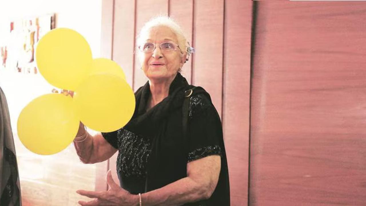 Veteran actress Kamini Kaushal laid to rest by close family, pets