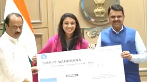 Maharashtra CM Devendra Fadnavis felicitates Team India players