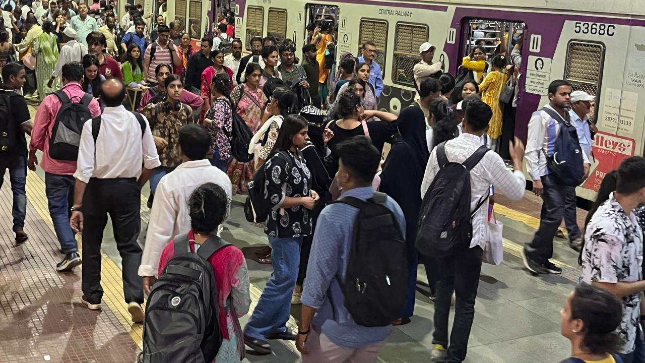 According to Dr Swapnil Nila, Chief Public Relations Officer of Central Railway, the situation was quickly pacified, and train operations resumed at 6.45 pm from CSMT