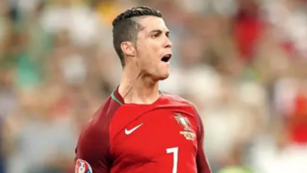 Cristiano Ronaldo sent off as Ireland defeat Portugal by 2-0