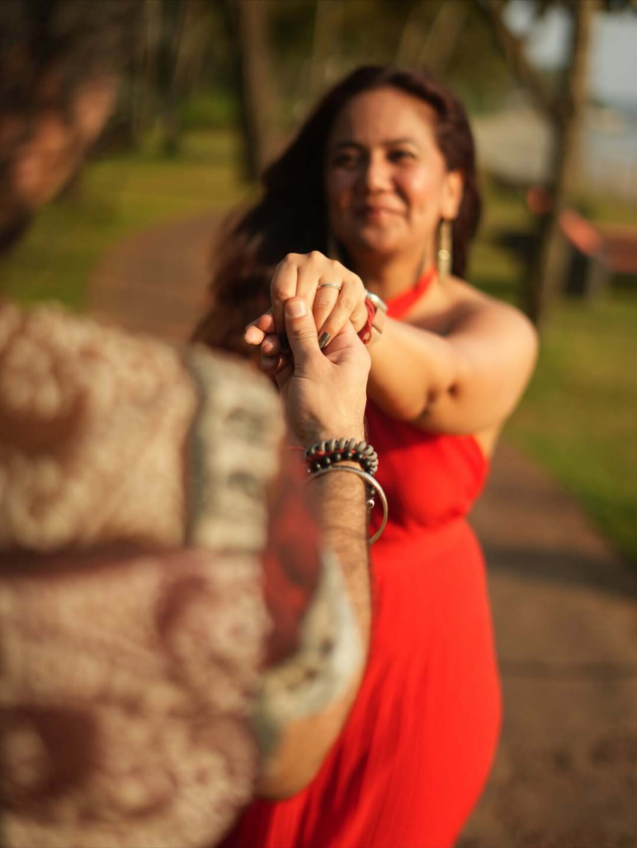 That adorable moment when he held her hand to put their love ring 