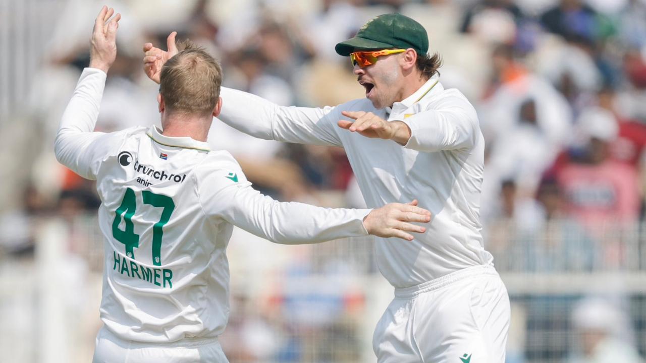 Simon Harmer`s four-wicket haul helps Proteas bowl out India for 189 runs Simon Harmer`s four-wicket haul helps Proteas bowl out India for 189 runs