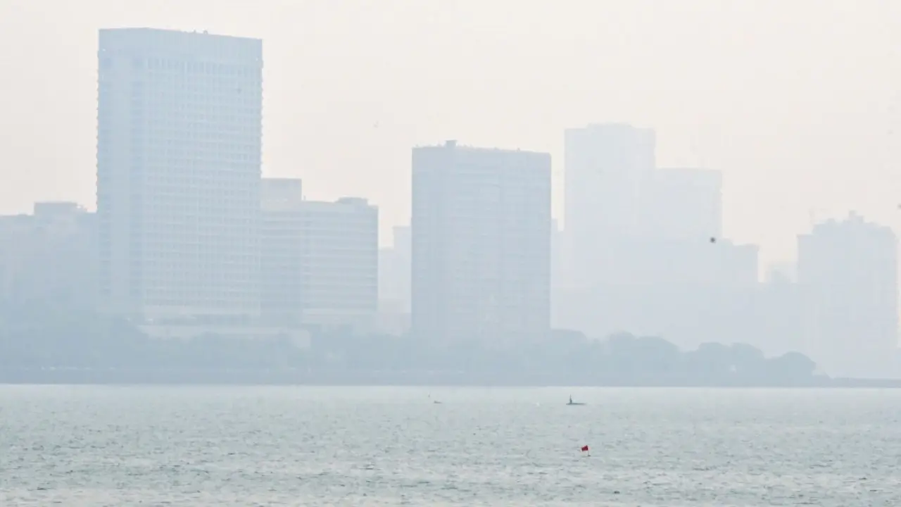 The AQI levels has continued to upscale in the last few days. Pics/Shadab Khan and Ashish Raje