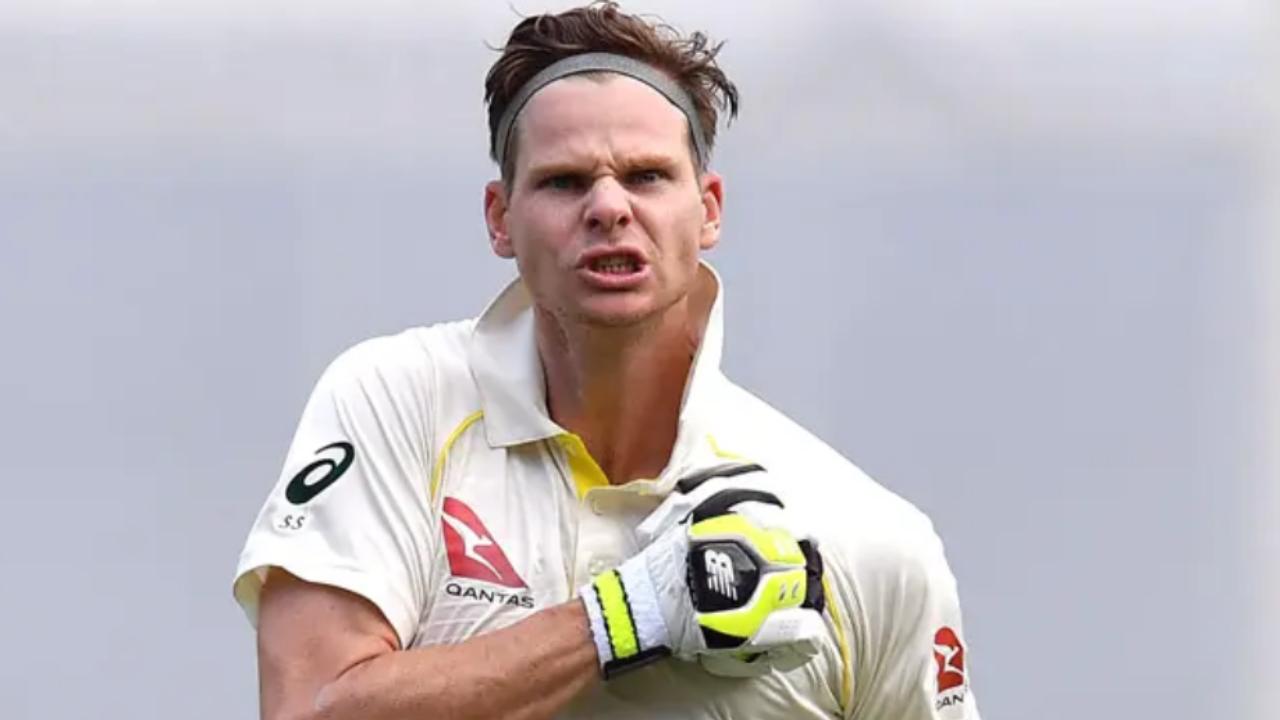 Ashes: Australian players take first look at Optus Stadium's pitch 