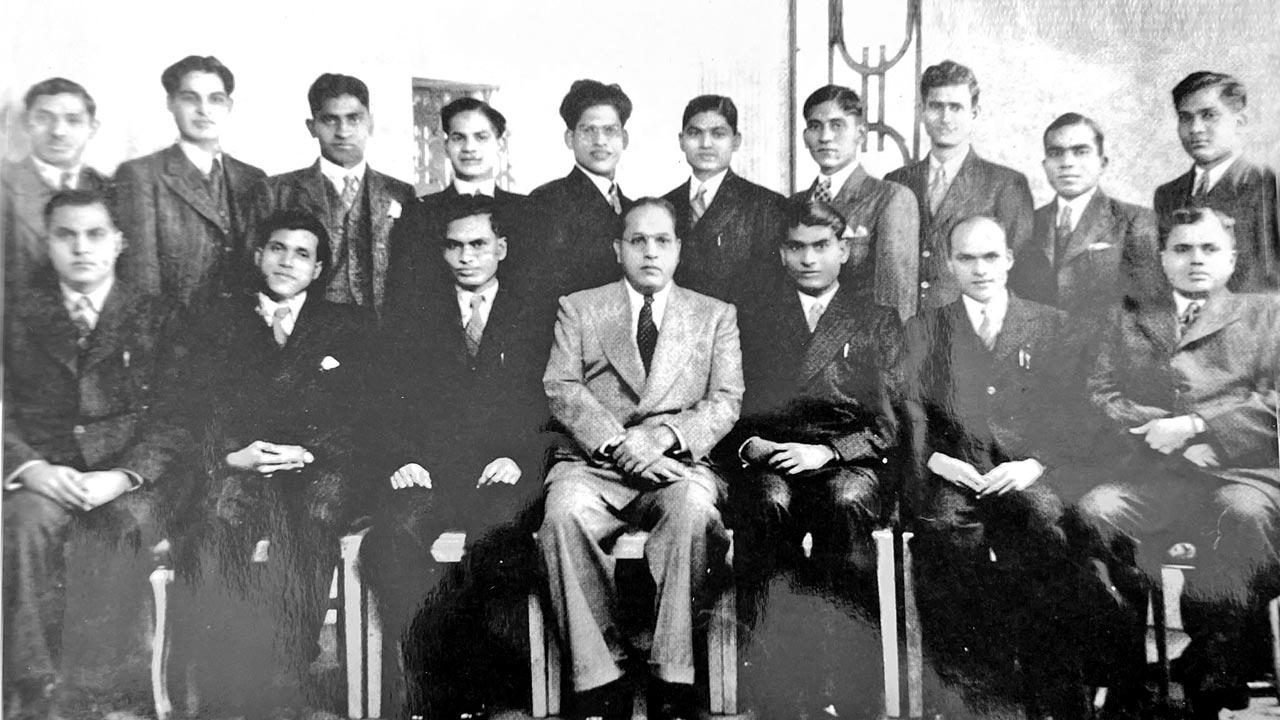 Dr Wankhede (second row, third from left) and other students travelling to UK with Babasaheb Ambedkar