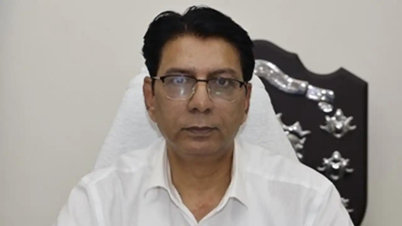 Mumbai LIVE: Central Railway's new GM Vijay Kumar passes away