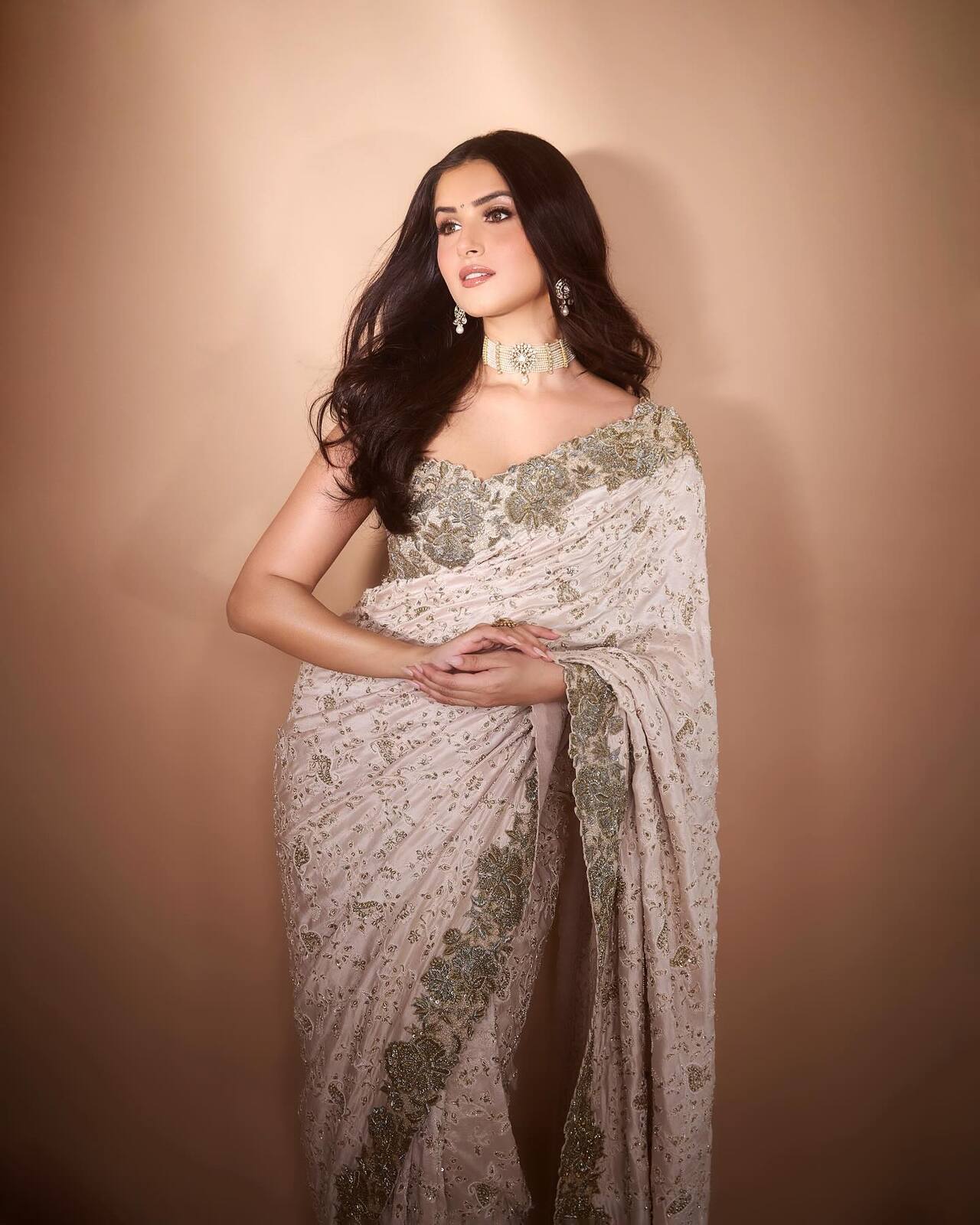 Tara brings vintage grace to the modern festive palette in an ivory satin saree with silver embroidery. It’s dreamy, detailed, and entirely fuss-free—a look that whispers elegance.
