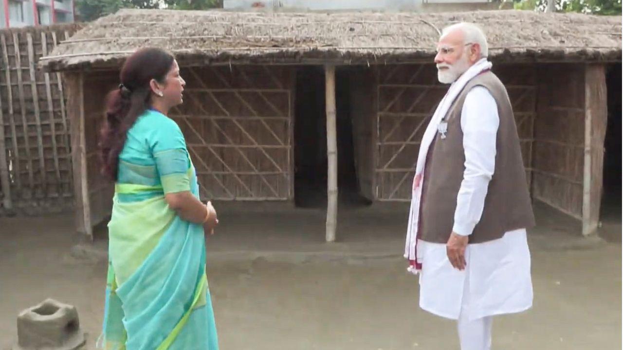 PM Modi, before addressing the rally, paid homage to socialist icon Karpoori Thakur, calling him an 