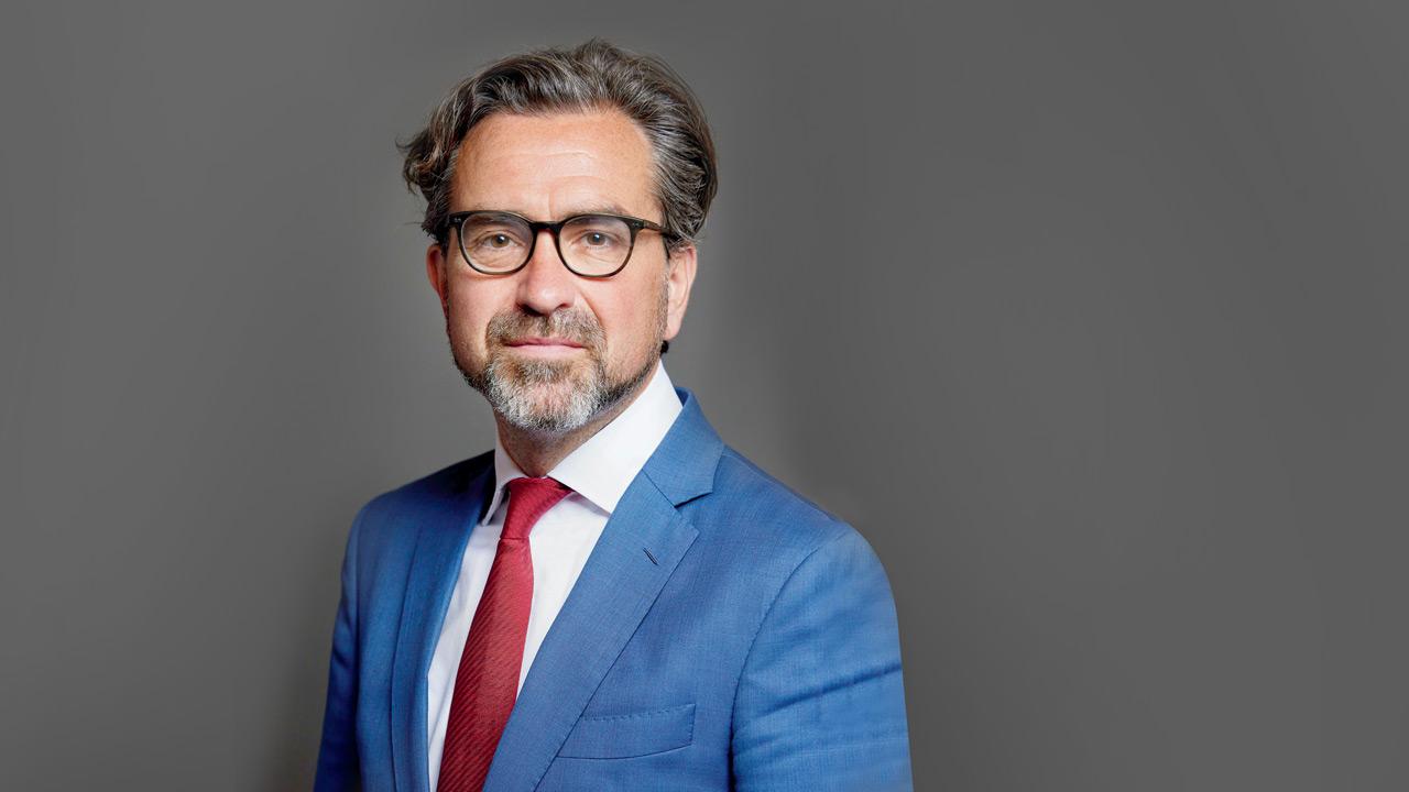 How Alan Gemmell's debut novel dives into reverse colonisation by India