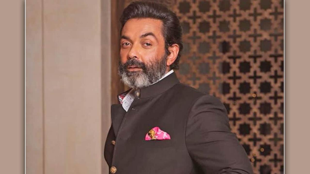 Bobby Deol performs Ravana Dahan at Ramlila in Delhi`s Red Fort - Watch