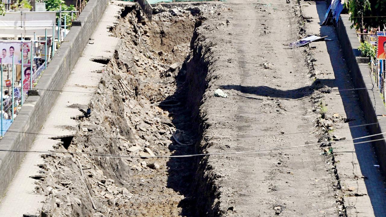 Ongoing demolition work on the Elphinstone bridge