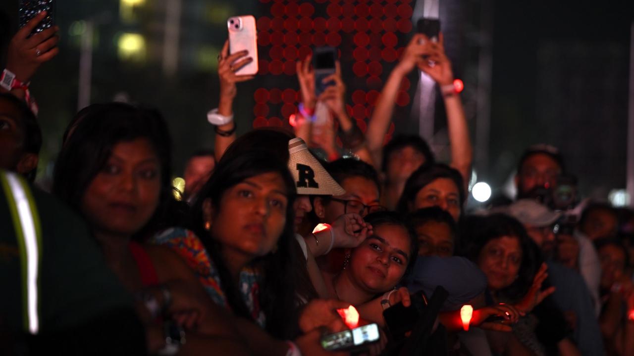 Fans from all over India standing close to the stage with coloured wristbands and phones up in the air to grab their favourite moments on camera