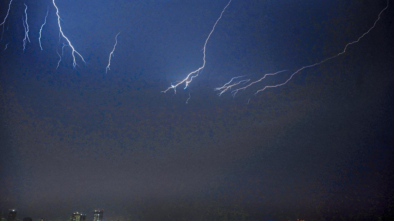 IMD issues yellow alert in Mumbai; warns of thundershowers until Monday