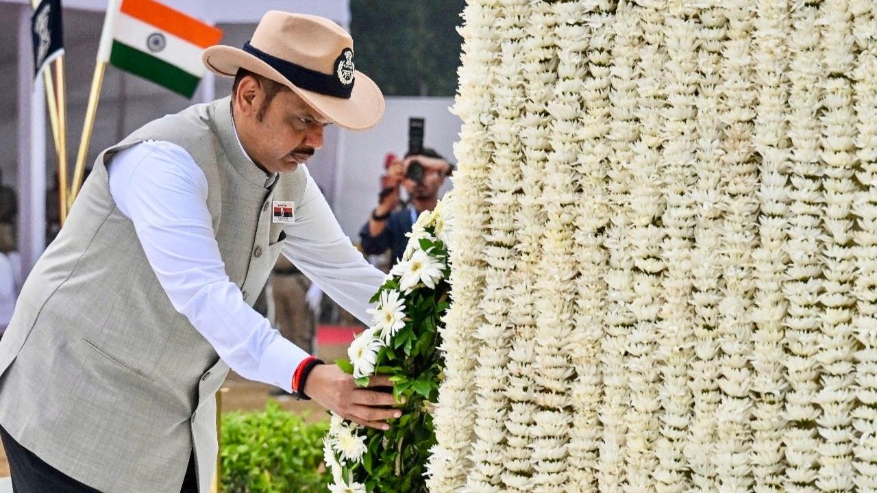 Fadnavis pays homage to fallen personnel on Police Commemoration Day