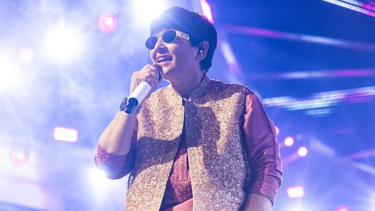 Taking it up a notch on the second day, she wore a shimmering gold Nehru jacket but this time paired it with a darker-coloured wine-coloured kurti that brought out a beautiful contrast