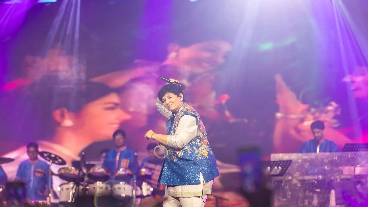 Even though she brought back blue, it was a different shade that was darker yet had so much of colour that was embroidered onto it making it look like a nice floral bouquet, she paired that with a cream kurti and pant