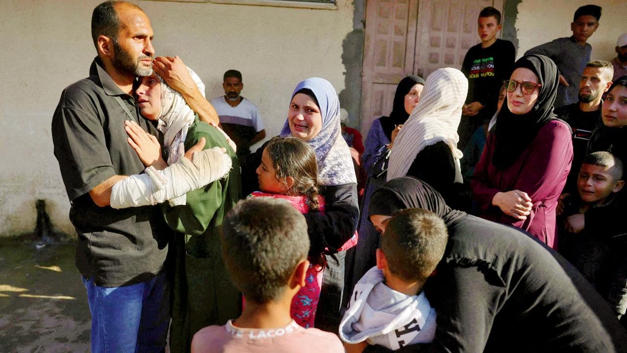 Israel entrega a 195 palestinos y recibe los cuerpos de 28 rehenes de Hamás