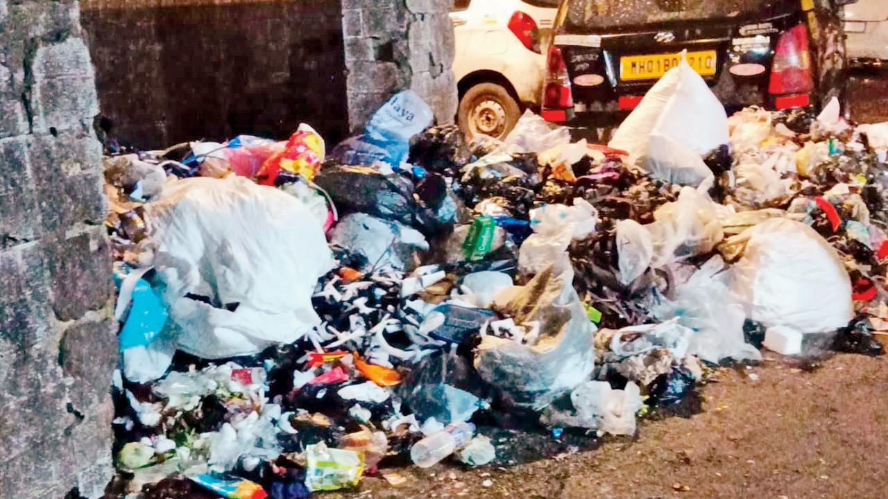 The trash that is compelling schoolchildren to venture onto busy Road No. 5 in Shivaji Nagar, Govandi. PIC/BY SPECIAL ARRANGEMENT