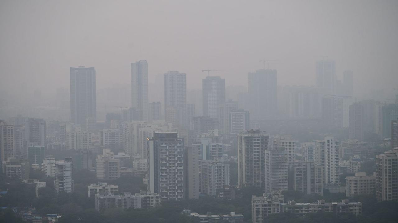 As per the SAMEER app dashboard, many areas across Mumbai showed 'moderate' AQI. Worli recorded 'moderate' air quality with an AQI of 102. Borivali also recorded 'moderate' air quality with an AQI of 111. PIC/NIMESH DAVE
 