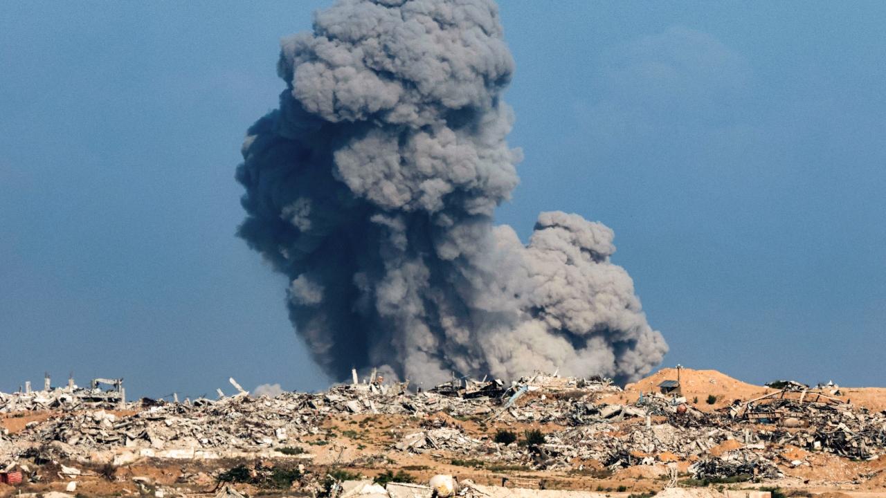 <p>The plan requires Hamas to return all 48 hostages, about 20 of them thought by Israel to still be alive, give up power and disarm in return for the release of hundreds of Palestinian prisoners and an end to fighting. However, the proposal, which has been accepted by Israeli Prime Minister Benjamin Netanyahu, sets no path to Palestinian statehood</p>