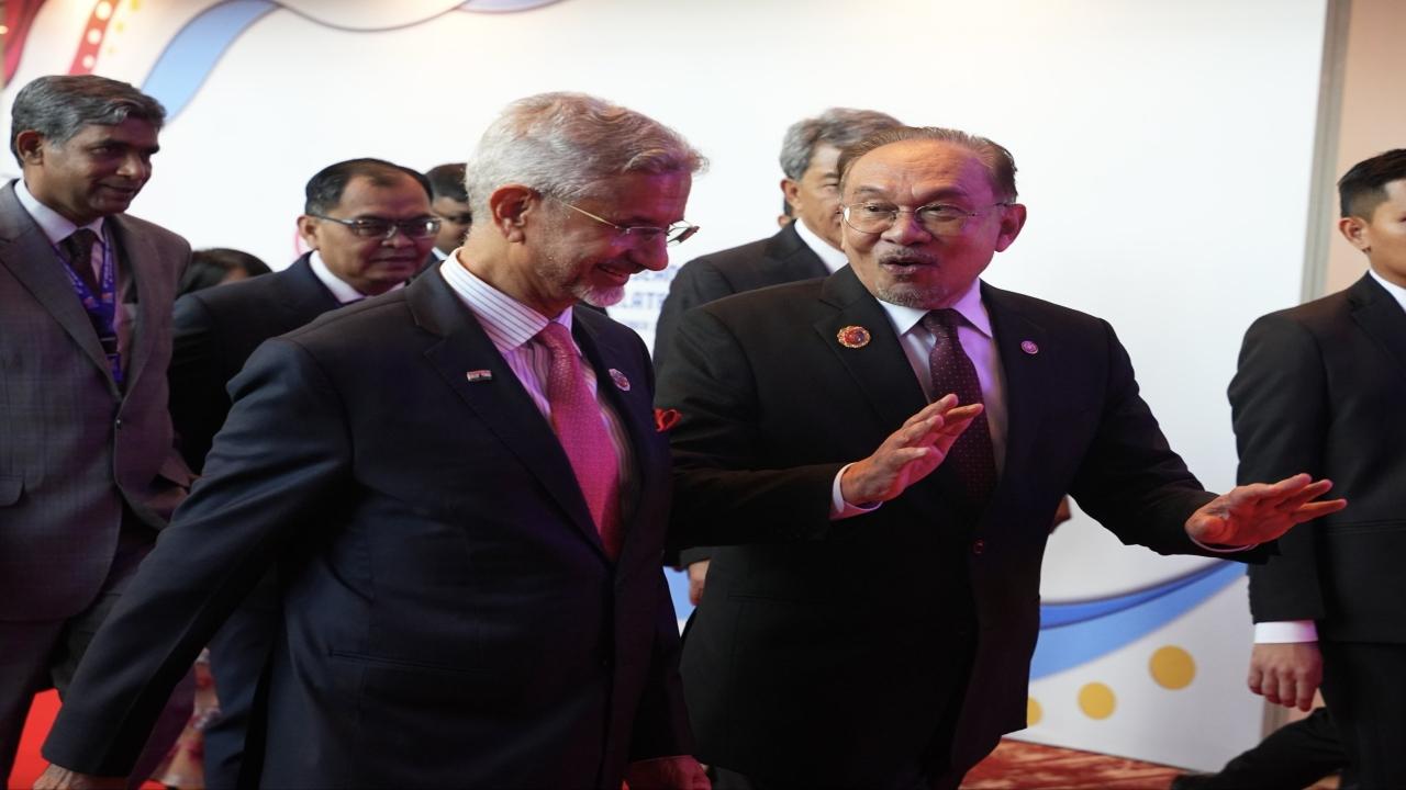 Cumbre de la ASEAN: Jaishankar sostiene conversaciones con el primer ministro de Malasia y sus homólogos regionales Cumbre de la ASEAN: Jaishankar sostiene conversaciones con el primer ministro de Malasia y sus homólogos regionales