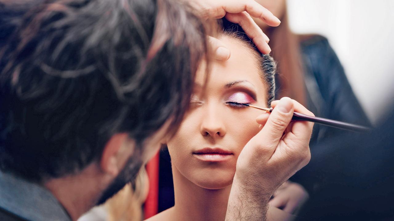 Mumbai: Police arrest make-up artiste for blackmail attempt