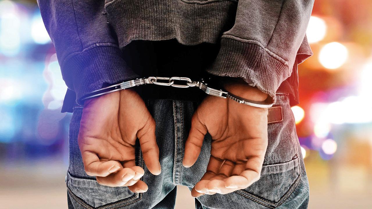 Mumbai: 19 year old arrested for blackmailing and extorting minor girl