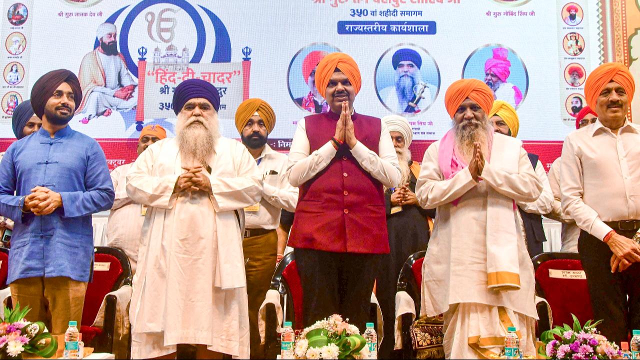 Maharashtra CM marks 350th martyrdom anniversary of Guru Tegh Bahadur Sahib