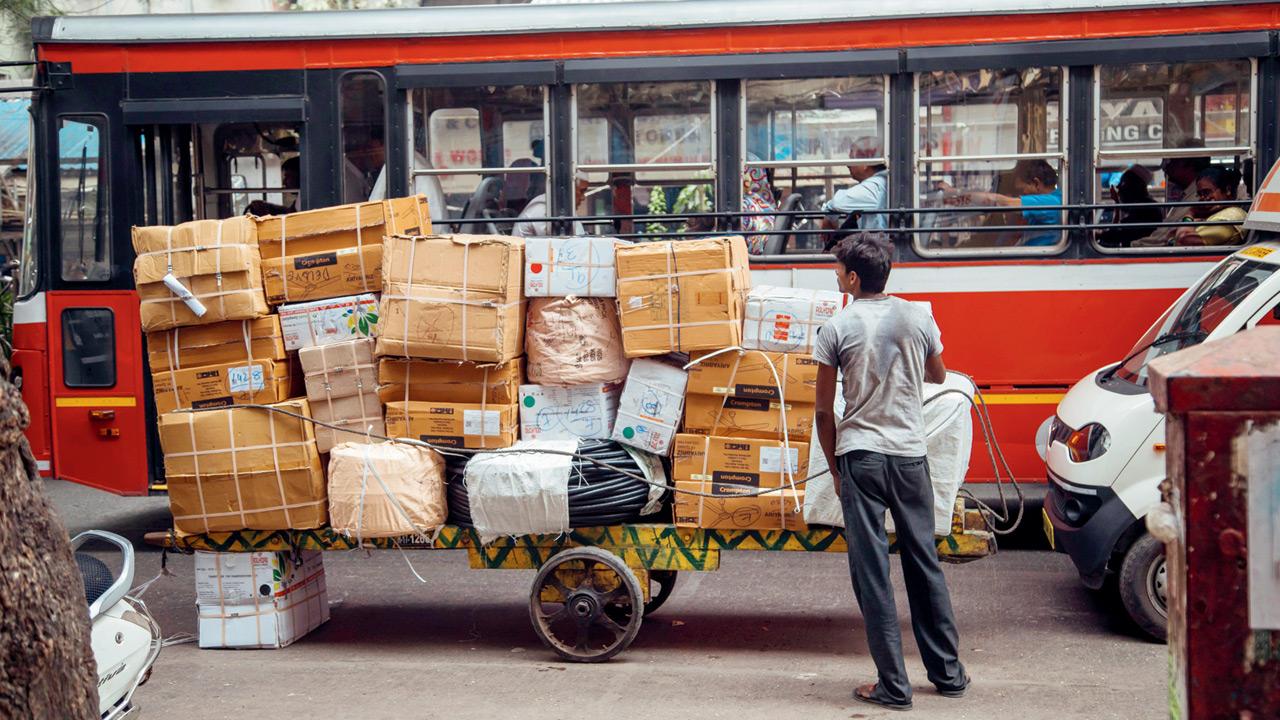 Courier firm staffer flees with cash, 81 parcels of customers