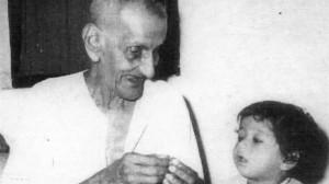 Mumbai LIVE: Nurses clash over Thackeray book gift