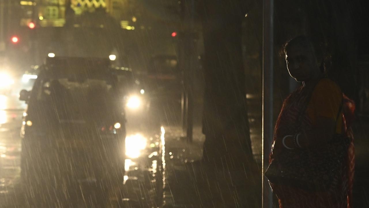 Along with Mumbai, the India Meteorological Department (IMD) has predicted rain, thunderstorms, and gusty winds for the neighbouring Thane district, too. PIC/ASHISH RAJE