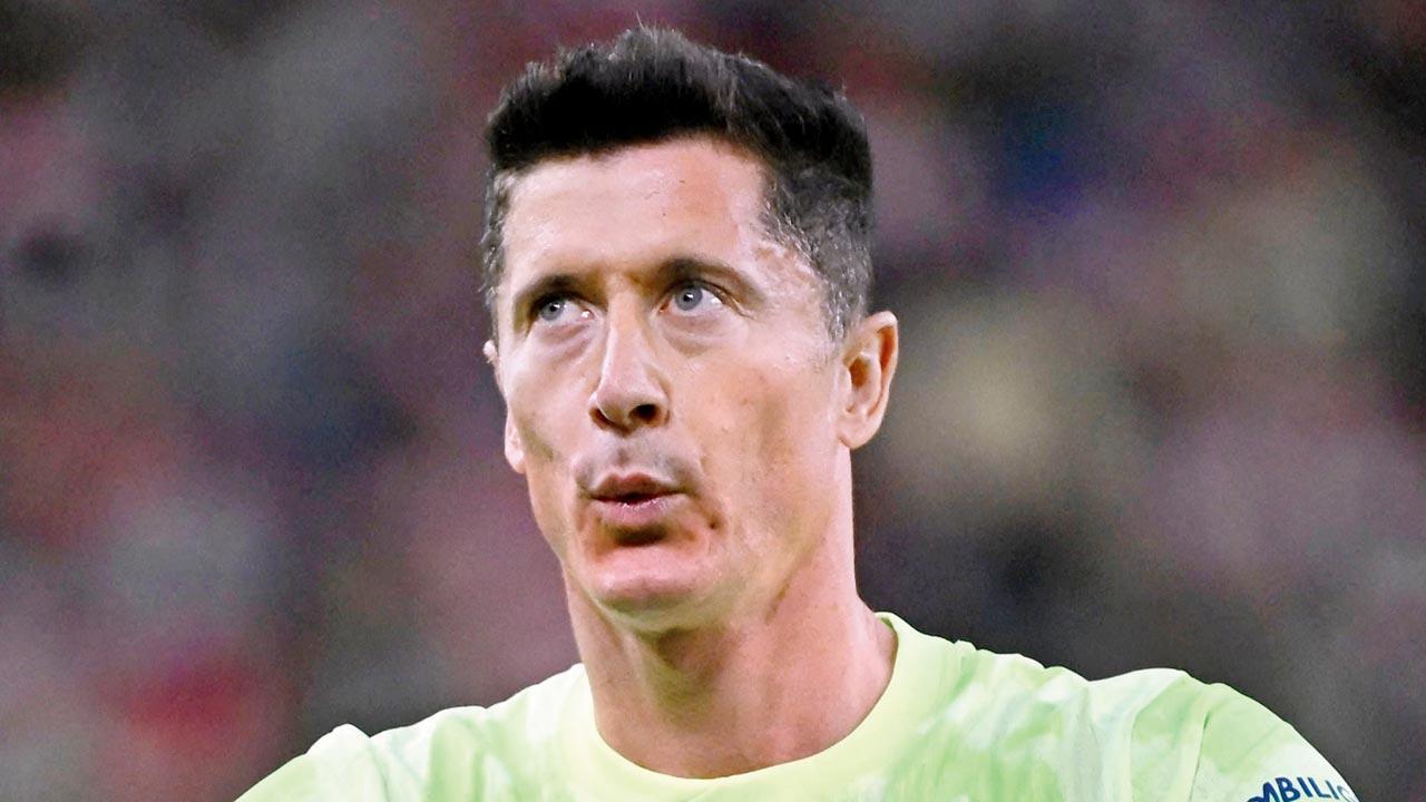 Barcelona stunned 1-4 by Sevilla as Lewandowski misses penalty