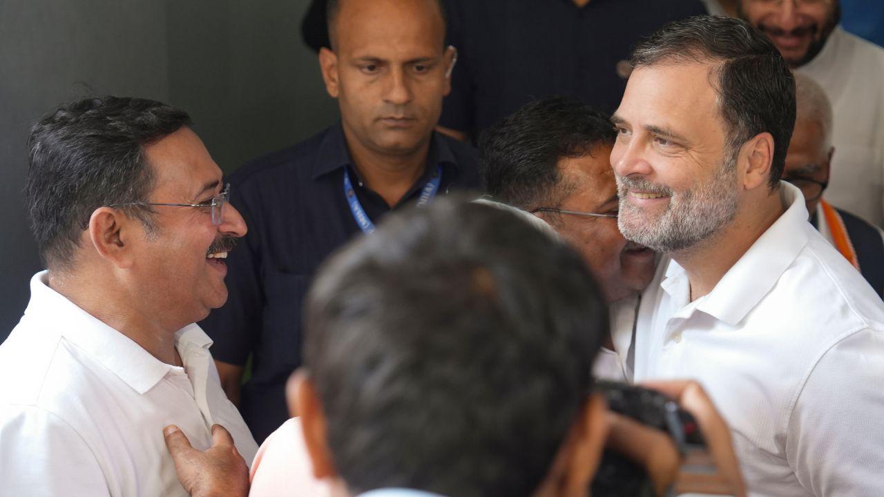 Gandhi, along with other leaders, paid floral tributes to Kesri at the party's 24, Akbar Road headquarters